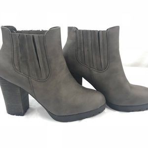 Modern Girl Boots Short Ankle Gray women’s size 8